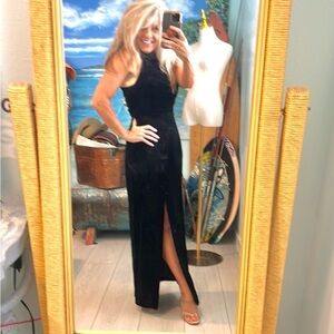 🖤VTG Rimini, Velvet Noir, Halter,Sexy Lower Slit, Lined, Zippered Back, Size 8